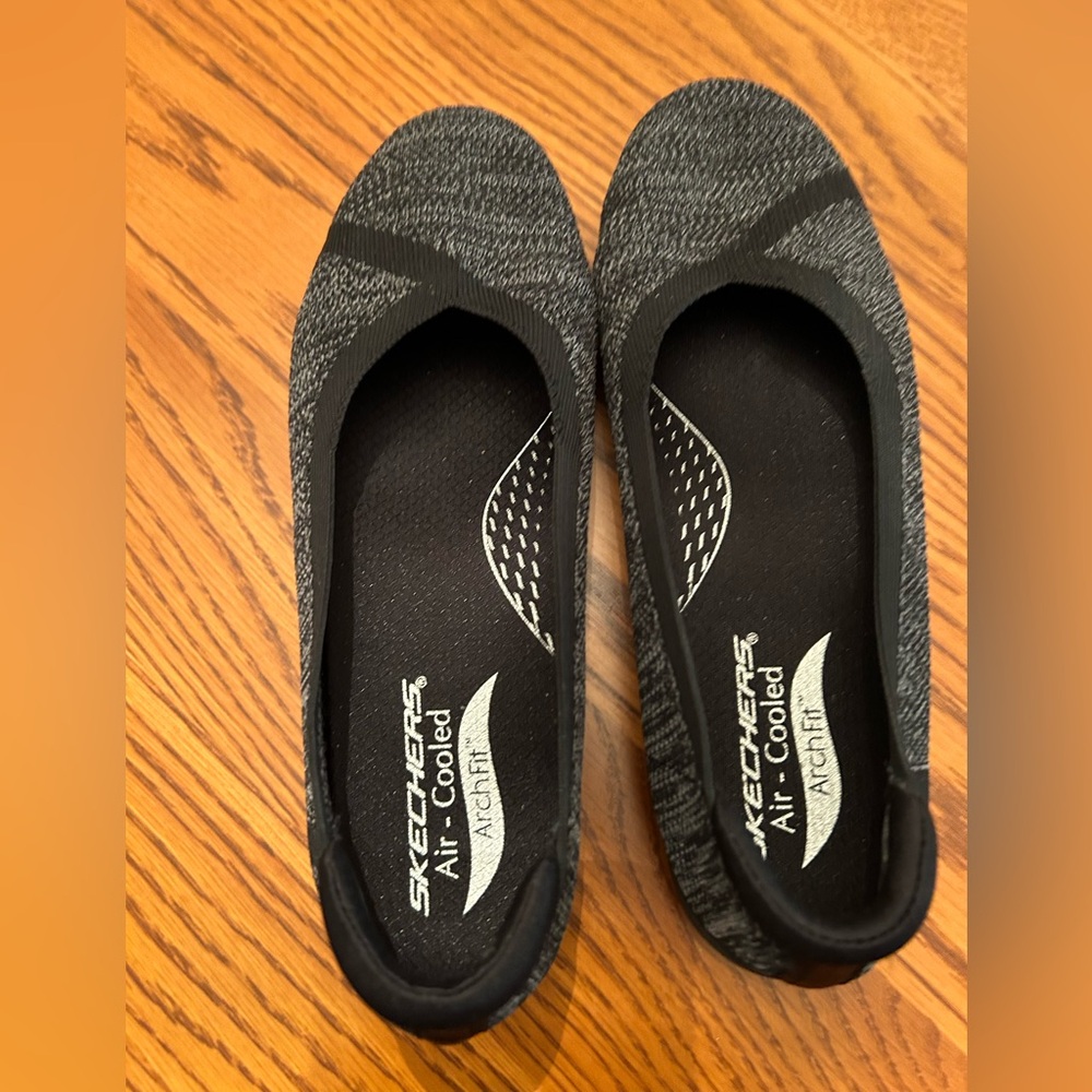 Skechers air-cooled arch fit ballet flats, 9.5